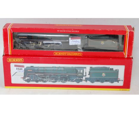 Hornby R329 Britannia class engine and tender 'William Shakespeare' (G-BG), and a later Super Detail model R 2207 'Britannia'