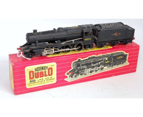 A Hornby Dublo 2224 2-rail class 8F engine and tender No. 48073 with instructions, item would benefit from cleaning (G-BG)