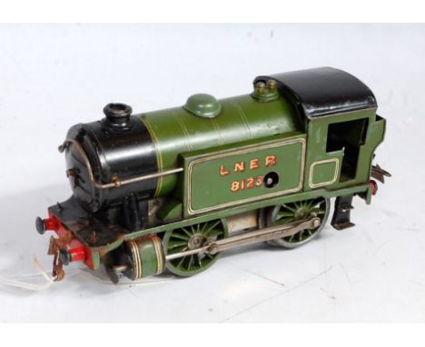 Hornby 1929/35 lighter green LNER clockwork No. 1 special tank loco No. 8123 with 8 boiler bands, rusting around front coupli