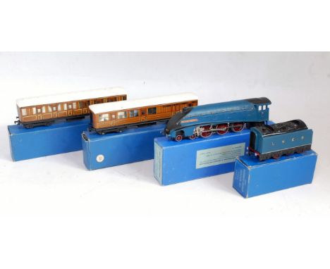 A Hornby Dublo 3-rail 'Sir Nigel Gresley' engine and tender (G-BG), together with 2x D1 teak coaches (VG-BVG)