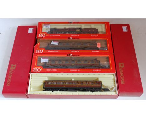 Rivarossi H0 LMS crimson Scot class engine and tender No. 6140 'Hector' (G-BG) and rake of 5 coaches (one in damaged box) (G-