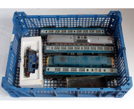 Tray of mixed Triang Hornby items BR blue class 3 Co-Co diesel locomotive, 3 blue/grey coaches, Triang TC Budd Rail Diesel Ca