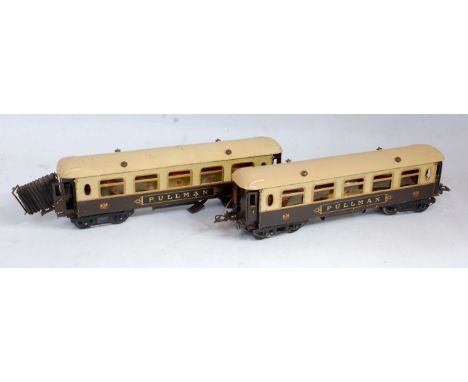 Hornby 1933/35 2x No. 2 Pullman coaches brown/cream with corridor connections, dark Pullman name panels and small crests, bot