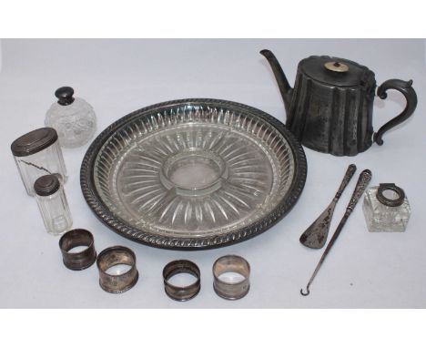 Four silver napkin rings and four silver-topped glass bottles together with a silver-handled button hook and shoe-horn, plate