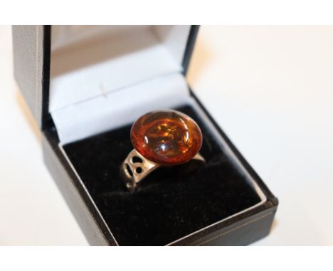 An adjustable 925 and amber coloured ring 