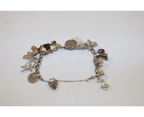 A vintage Sterling silver charm bracelet, approx. 45gms 