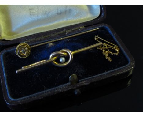 A gold bar brooch set with single pearl and a stick pin, 4.6g