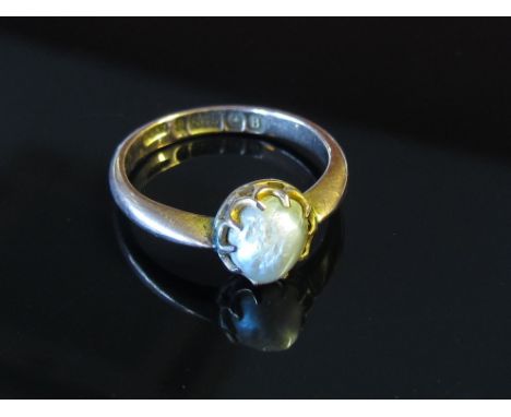 A 9ct gold pearl ring. Size Q, 3.4g