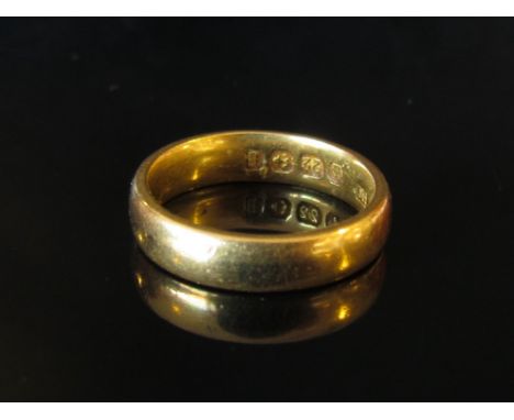 A 22ct gold wedding band, size K, 4.1g 