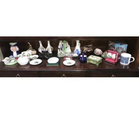 A shelf of miscellaneous collectables including 1969 moon landing dishes etc.