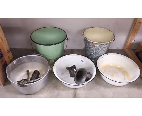 2 enamel buckets, 2 enamel bowls, jam pan and mincer with accessories
