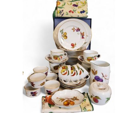 Royal Worcester Evesham dinner and teaware, comprising eight dinner plates, seven side plates, two serving plates, seven teac