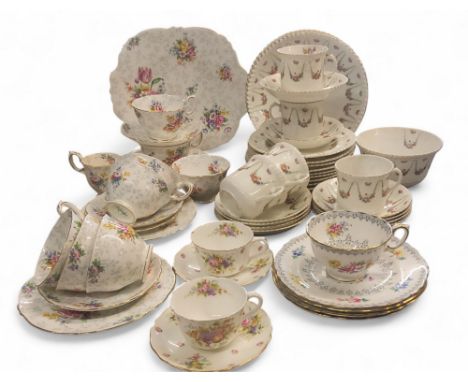 A Crown Staffordshire Lynton pattern part tea service, comprising bread and butter plate, seven teacups, five saucers, four s