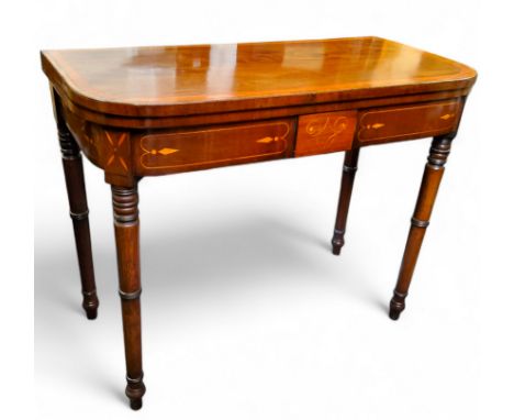 An Edwardian Sheraton Revival flamed mahogany and satinwood inlaid card table,&nbsp; turned legs, c.1905, 72cm x 92cm x 41cm