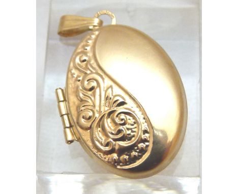 GOLD LOCKET. 9 ct gold small oval locket CONDITION REPORT: The weight of this item is 1.23g