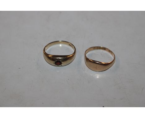 A 9ct gold ring set with garnet coloured stone, ring size T, approx. 2.8gms total weight and a 9ct gold ring, ring size R/S, 