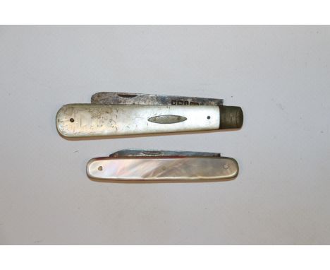Two mother of pearl silver bladed fruit knives