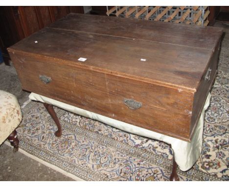 Rectangular oak trunk with carrying handles. 