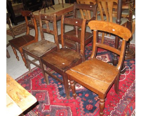 Four similar 19th Century oak bar back farmhouse kitchen chairs together with another 19th Century oak bobbin back kitchen el