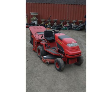 A COUNTAX HYDROSTATIC C600H RIDE ON LAWNMOWER, with a briggs and Stratton engine (key) (starts first time and runs as should)