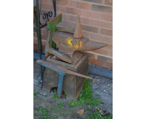 A 51 KILO CAST IRON ANVIL, on original stand and four ironmongery tools (5)