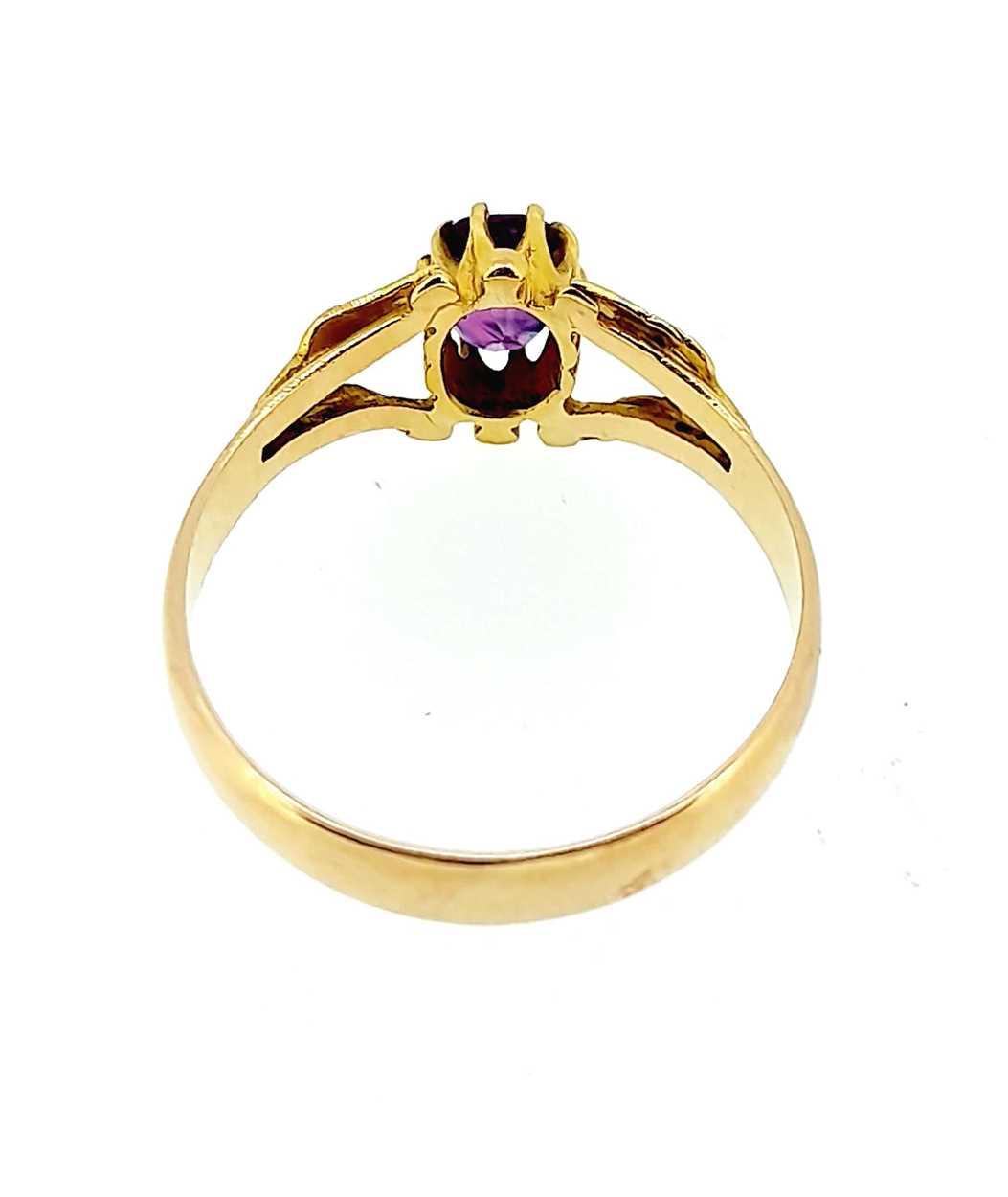 A Victorian 18ct gold and purple sapphire ring, in - Cheffins Fine Art
