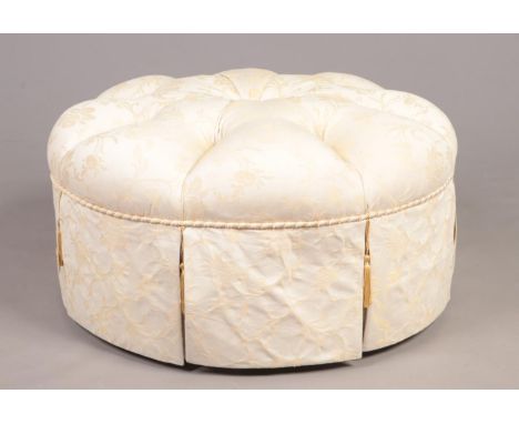 A modern circular deep buttoned upholstered pouffe. (diameter 88cm).  