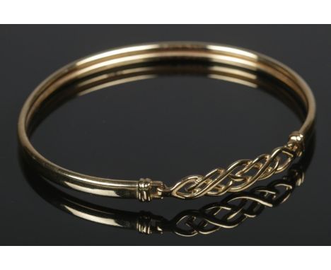 A 9ct Gold bangle, with Celtic knot design on clasp. Total weight: 4.58g  