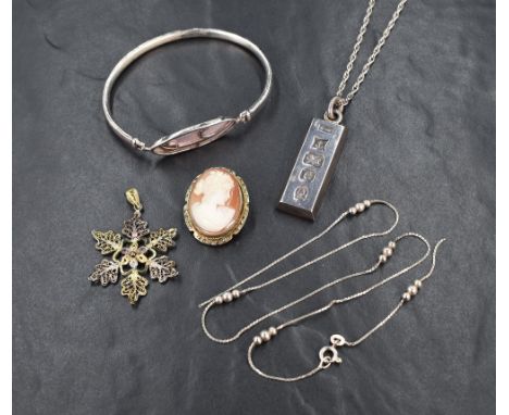 A small selection of silver and white metal jewellery stamped 800/835 including ingot pendant, tension bangle, cameo brooch e