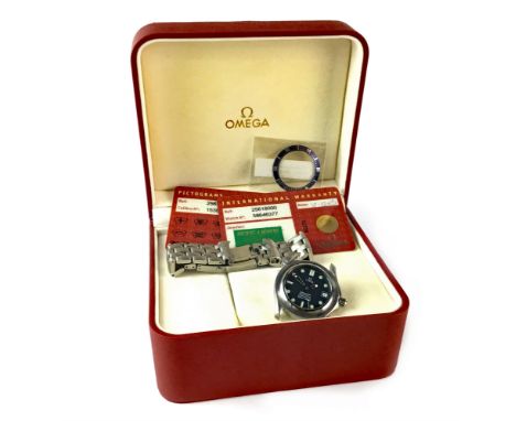 GENTLEMAN'S OMEGA SEAMASTER PROFESSIONAL CHRONOMETER STAINLESS STEEL WRIST WATCH, model number 25618000, calibre 1538, the ro