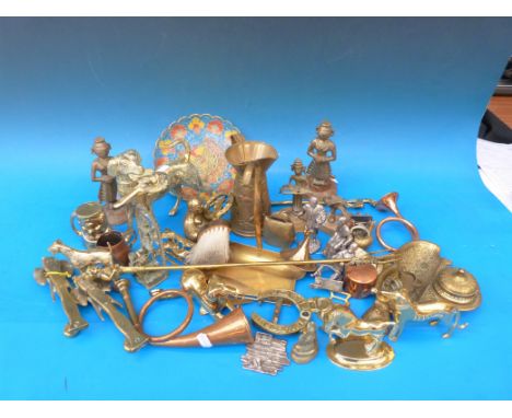 A quantity of bass and similar metalware including hunting horns