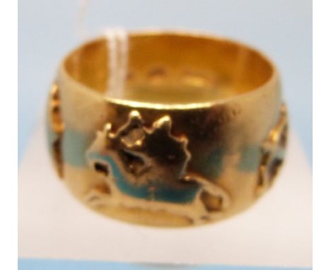 A 19thC 18ct gold ring with hunting scenes to the band depicting fox hunting, archery etc, maker Charles Faraday & Samuel Dav