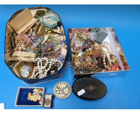 A large collection of vintage beads to include faux pearls etc 