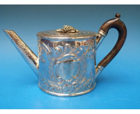 A Georgian hallmarked (Ldn 1795) drum-shaped silver teapot with embossed and engraved decoration. 11cm tall, 413g