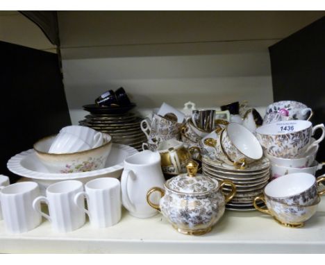 A large quantity of tea & coffee ware, 19thC onwards, including Royal Worcester, Royal Doulton etc