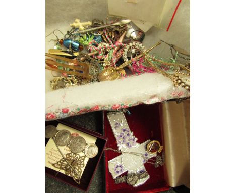 A box of bijouterie including steel cut bead hair comb, filigree necklace, gold ring etc 