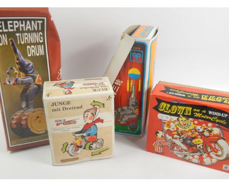 Model boats, novelty toys and modern tin plate toys, etc. (2 boxes).