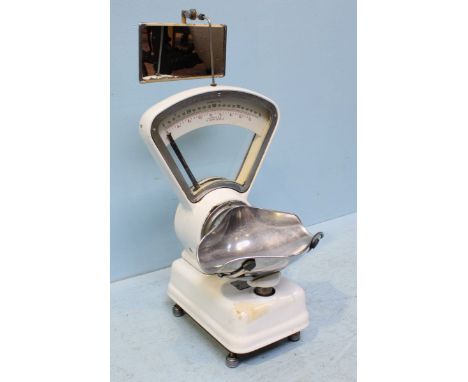A set of Avery sweet shop scales, probably mid-20th century, measuring up to 1kg/2lb in weight, metal plaque to middle shows 