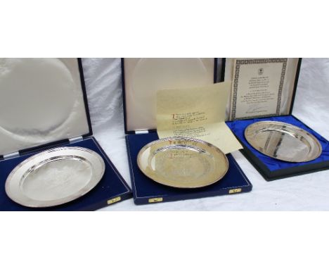An Elizabeth II Annigoni Royal Silver Jubilee plate No.1091/2000, engraved to the centre with a portrait of the Queen produce