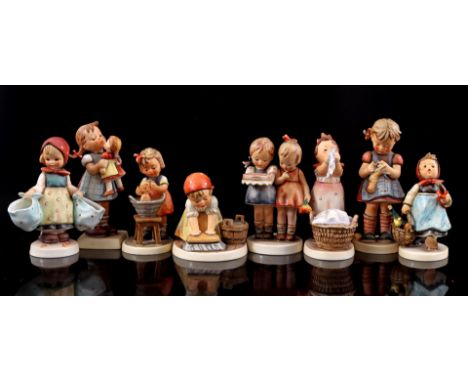 8 Goebel Hummel earthenware statues, largest 16.5 cm high (group of statues of children glued with cake)