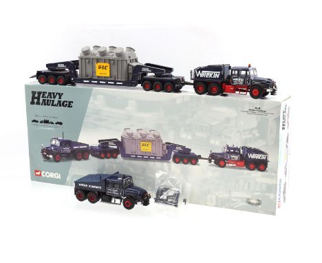 Corgi classic freight combination from the 'Heavy Haulage' series. Set 18007 - Wrekin Roadways – Scammell Contractor (2x) 24 