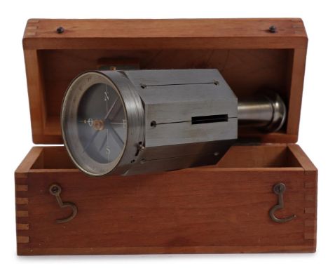 Surveyor's cross with compass, 16 cm long, in wooden box, marked Maison Gustave Straus Ingénieur-opticien Liege