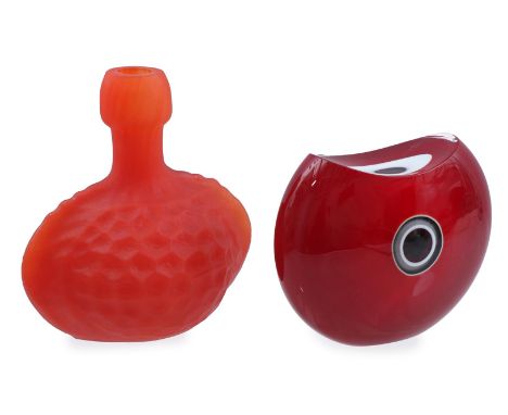 Red decorative glass object with oval and round colors, bottom signed Claire Le Sage par Salviati 2005 no. 22150, sticker on 