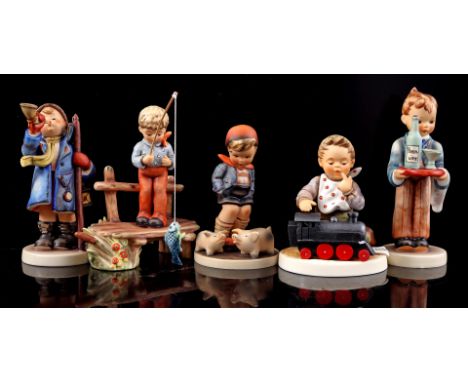 5 Goebel Hummel earthenware statues, largest 17 cm high, with 2 accompanying original boxes