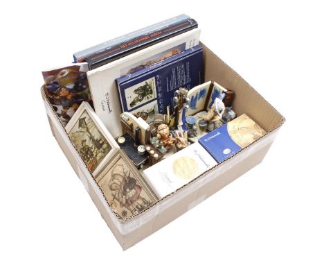 Lot Goebel Hummel including scapes Kozy Kitchen, 13 cm high, Oktoberfest, 18 cm high with statue of girl with bread Painting 