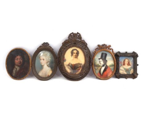 4 painted portraits of ladies, in copper frames, 19th century, smallest frame 8x7 cm, largest 14x11 cm and portrait of man, i