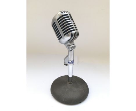 A Shure 55 S microphone.