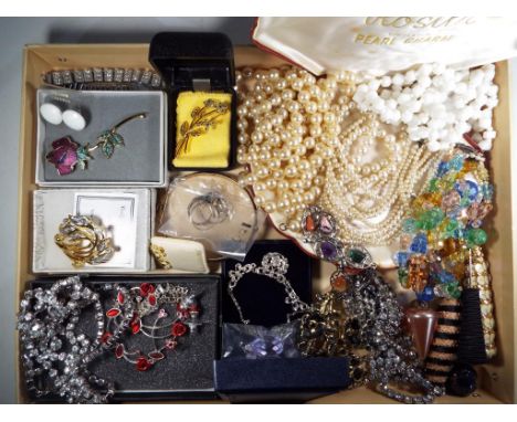 A good mixed lot of predominantly vintage costume jewellery to include Rosita pearls, hat pins, enamelled brooches, a small q