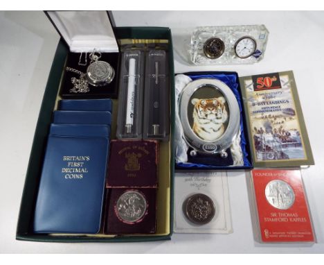 A mixed lot to include an Edinburgh crystal desk-top clock, two promotional Parker ballpens, an Esso centenary picture frame,