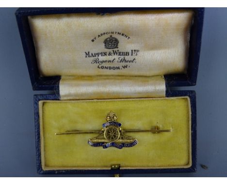 ROYAL ARTILLERY SWEETHEART BADGE, fifteen carat gold and enamel, 4.4grms, in a fitted Mappin &amp; Webb box